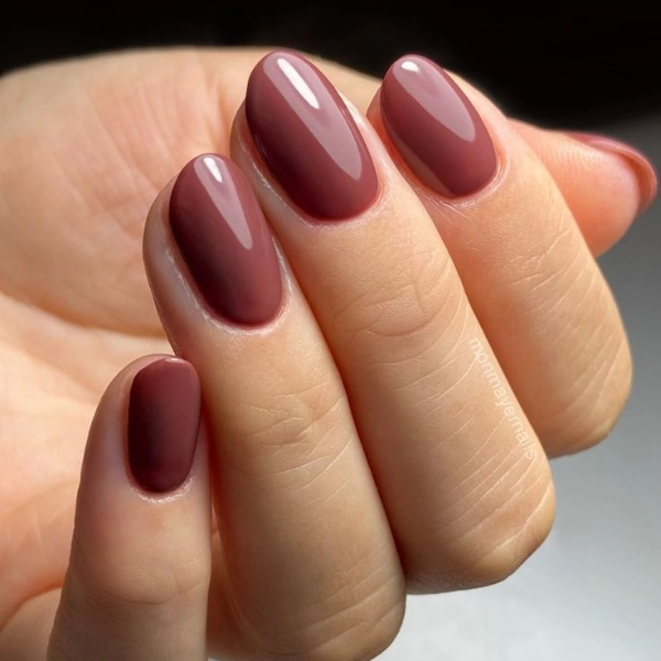 Simple-Autumn-Fall-Nails-Berry-Hues