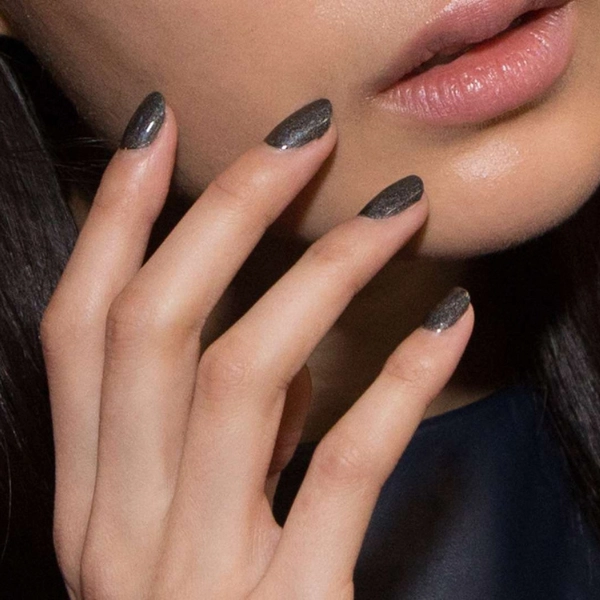 Simple-Autumn-Fall-Nails-Charcoal-Gray