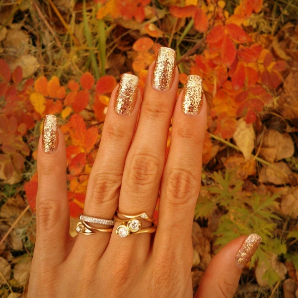 Simple-Autumn-Fall-Nails-Gold-Glitter