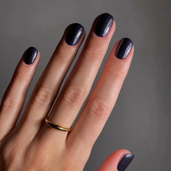 Simple-Autumn-Fall-Nails-Midnight-Black