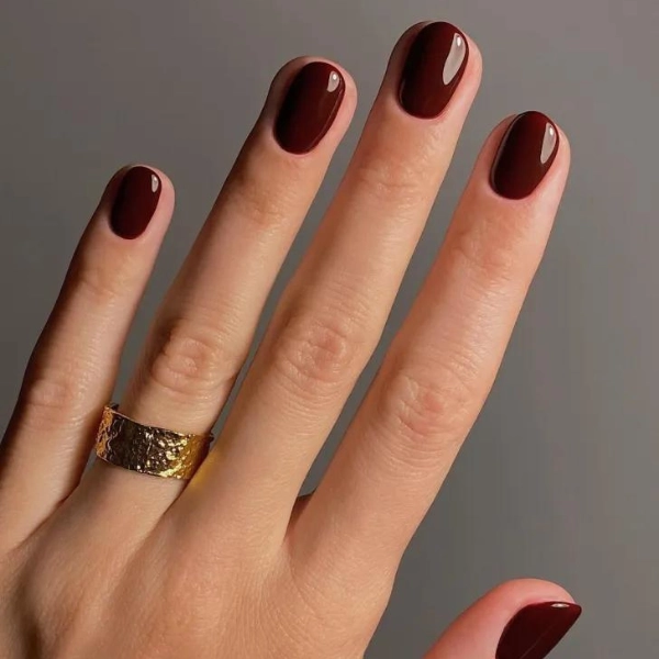 Simple-Autumn-Fall-Nails-Muted-Burgundy