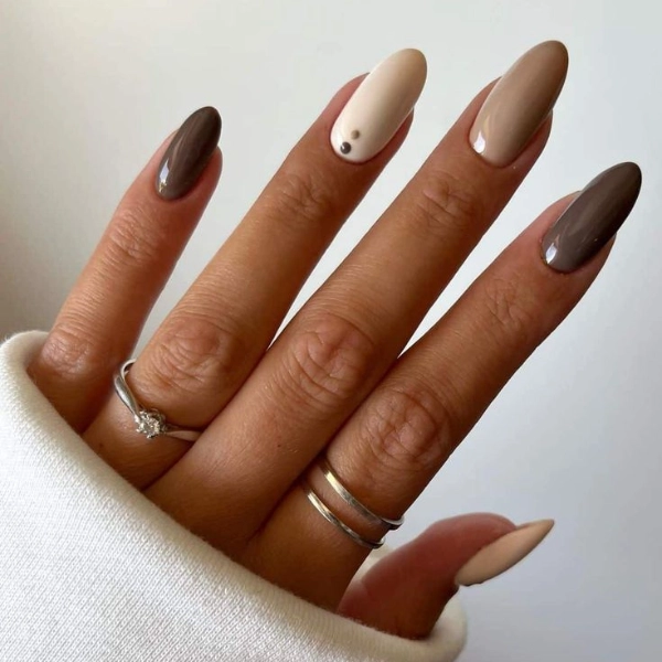 Simple-Autumn-Fall-Nails-Taupe-Elegance