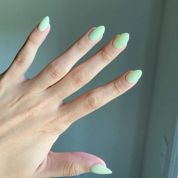 Simple-Summer-Green-Almond-Nails-Lime