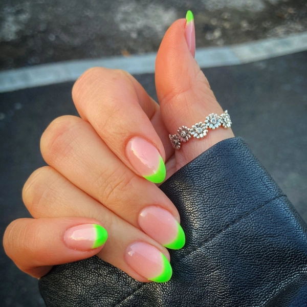 Simple-Summer-Green-Almond-Nails-Neon-Green-Tips