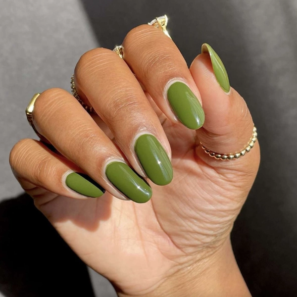 Simple-Summer-Green-Almond-Nails-Olive