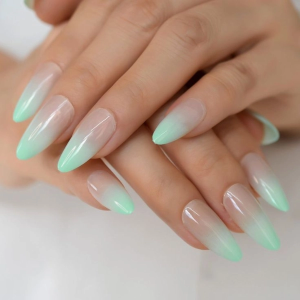 Simple-Summer-Green-Almond-Nails-Ombre