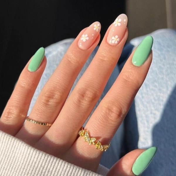 Simple-Summer-Green-Almond-Nails-Pastel