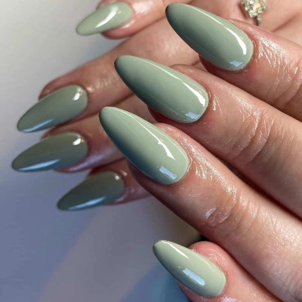 Simple-Summer-Green-Almond-Nails-Seafoam