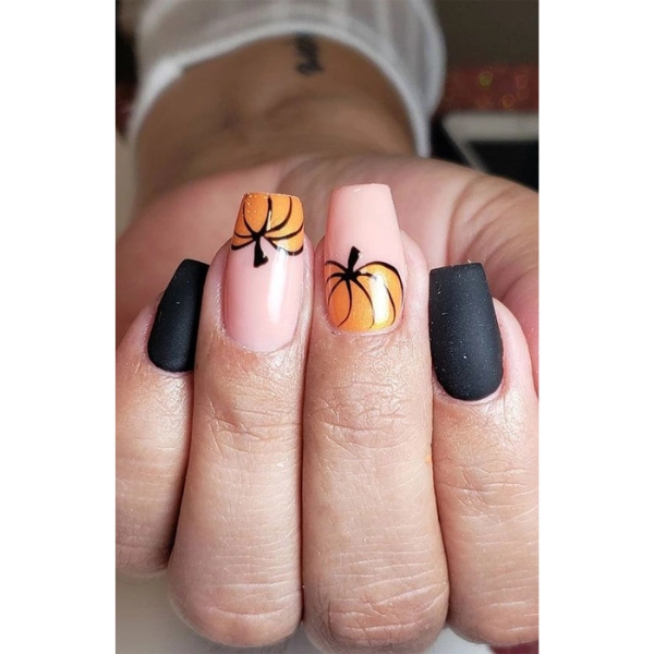 Stunning-Fall-Nail-Designs-Matte-Black