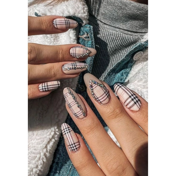 Stunning-Fall-Nail-Designs-Tartan-Patterns