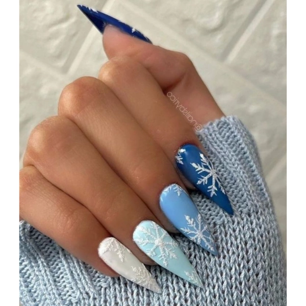 christmas-nails-Elegant-Frost