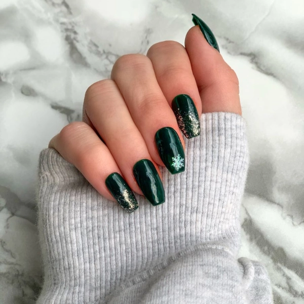 christmas-nails-Pine-Tree-Greens