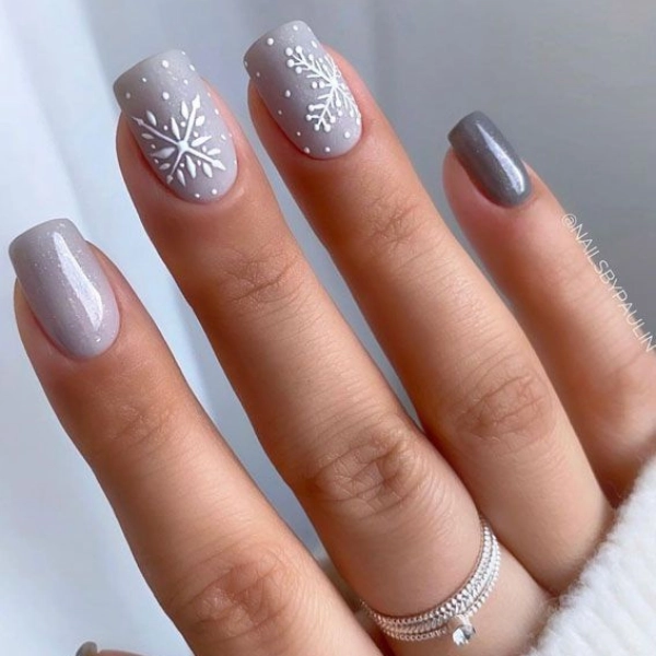 christmas-nails-Snowflake-Elegance