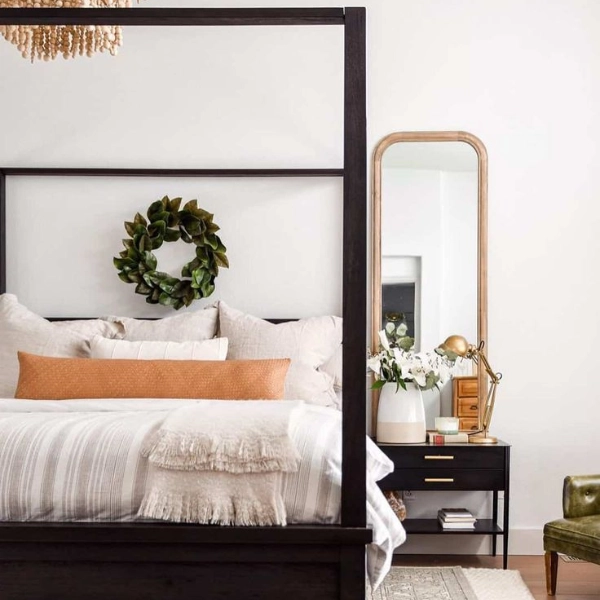 cozy-living-room-small-bedroom-Mirrors