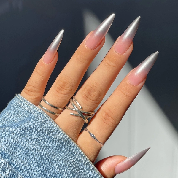 dope-nail-Almond-Chrome-Nails