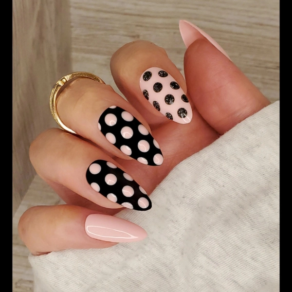 dope-nail-Almond-Polka-Dots