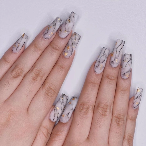 dope-nail-classic-Marbled-Effect