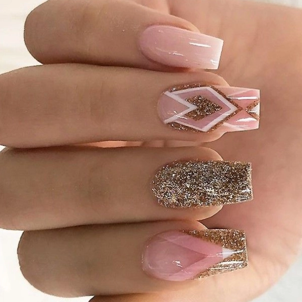 dope-nail-designs-Geometric-Patterns