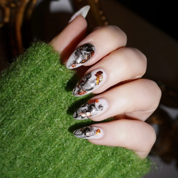 dope-nail-fall-Marble-Effect