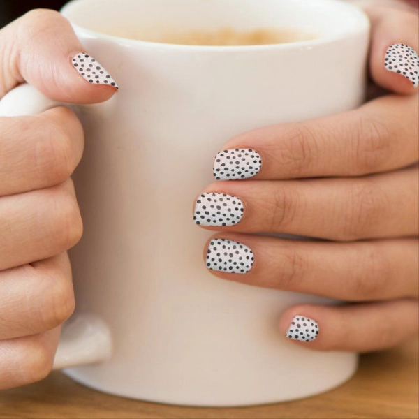 dope-nails-short-acrylic-Polka-Dots