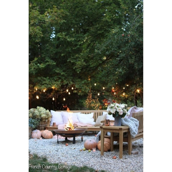 fall-decoration-Cozy-Outdoor-Spaces