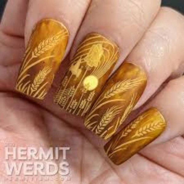 fall-nail-design-Harvest-Moon