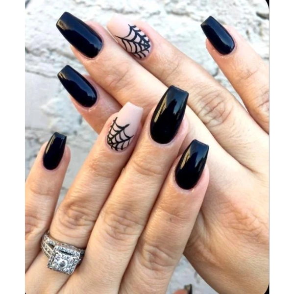 fall-nail-design-Spooky-Spiderwebs