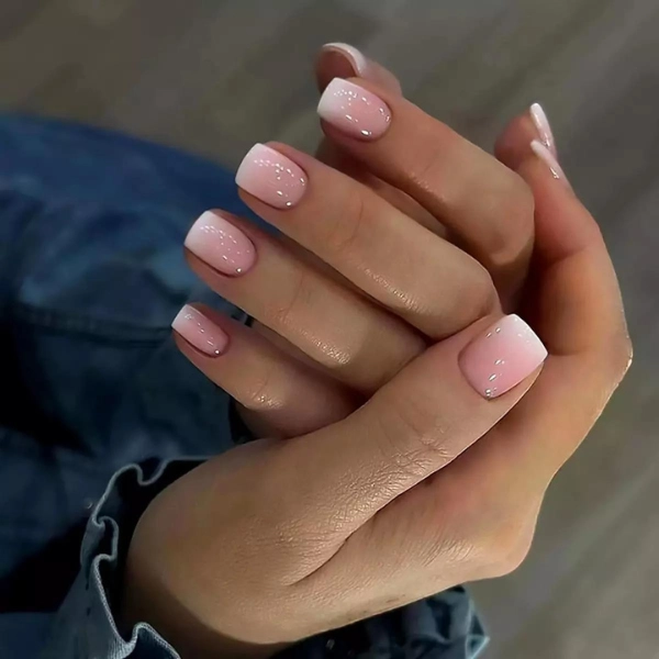 french-tip-nails-short-Gradient