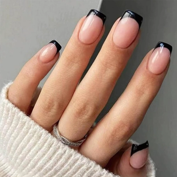 french-tip-nails-short-square-Black-Tips