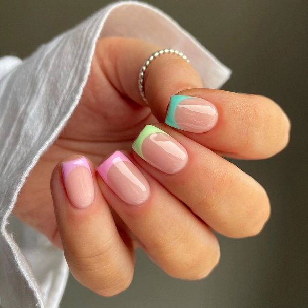 french-tip-nails-short-square-Pastel-Tips