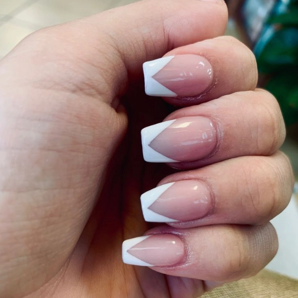 french-tip-nails-short-square-V-Shaped-Tips