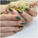 green-and-gold-christmas-nails