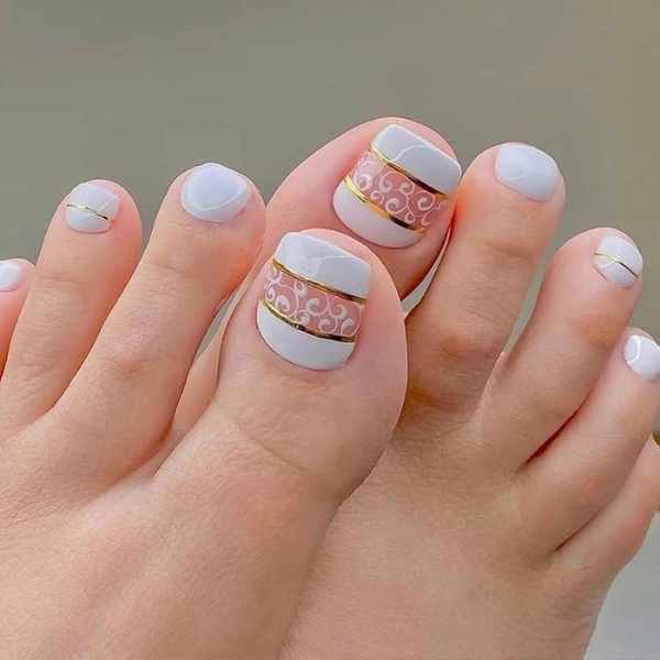 pedicure-ideas-white-toenails-Gold-Stripes