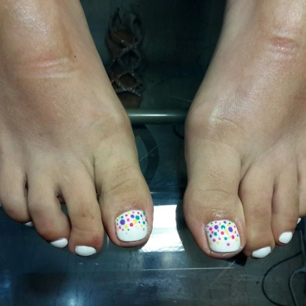 pedicure-ideas-white-toenails-Polka-Dots