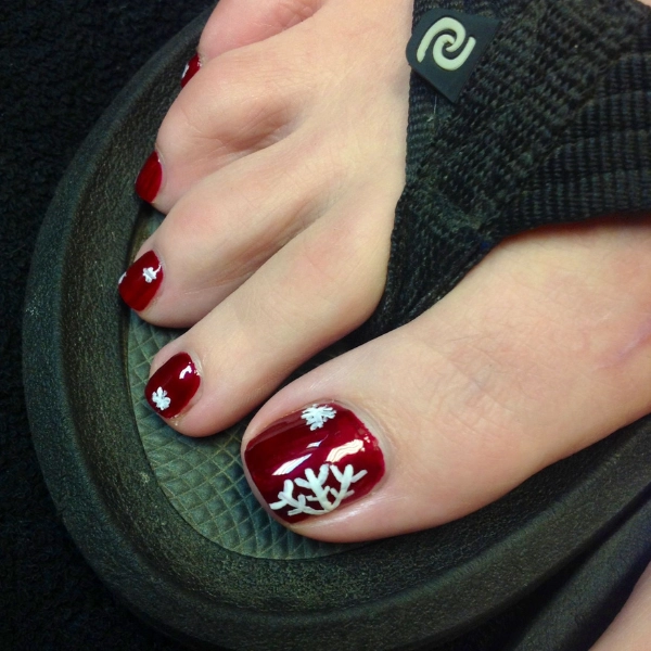 pedicure-ideas-white-toenails-Snowflakes