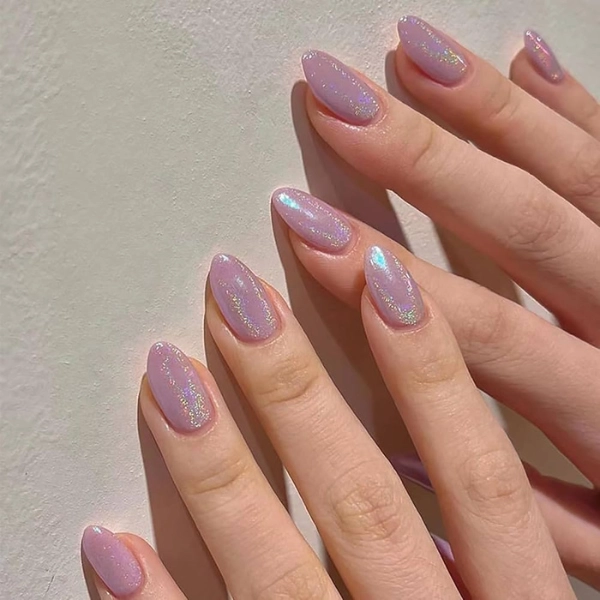 pink-nails-almond-Holographic