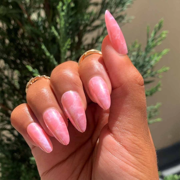 pink-nails-almond-Marble