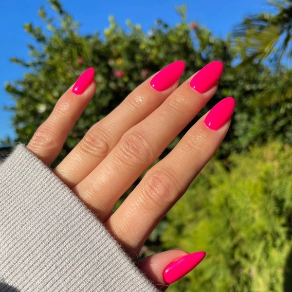 pink-nails-almond-Neon