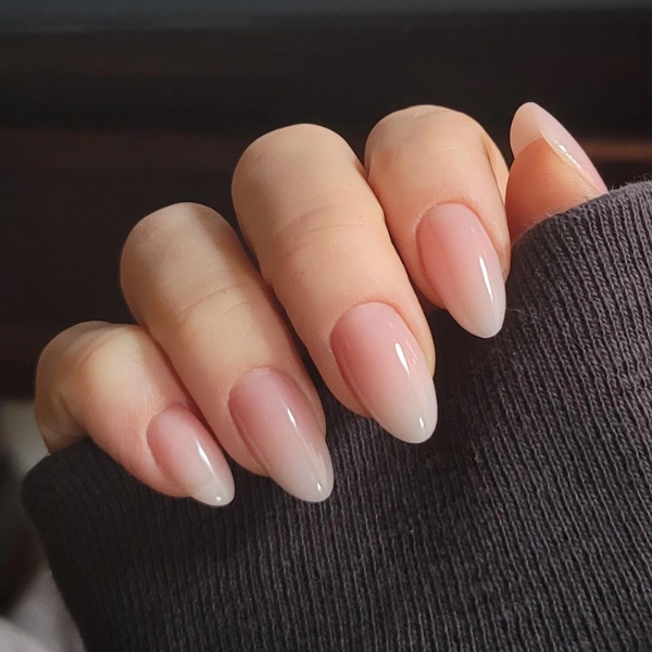 pink-nails-almond-Pastel-Ombre