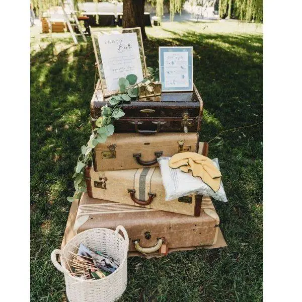  Vintage Suitcase Decor