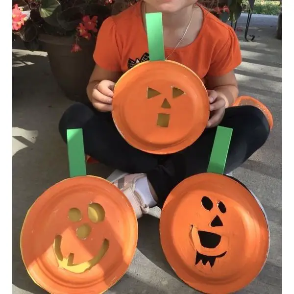 Paper Plate Pumpkins