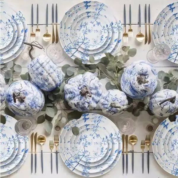  Blue and White Dinnerware