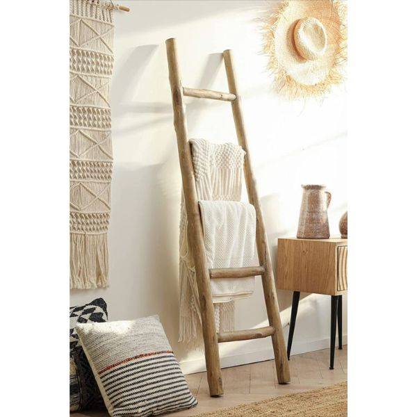 . Farmhouse Ladder Decor