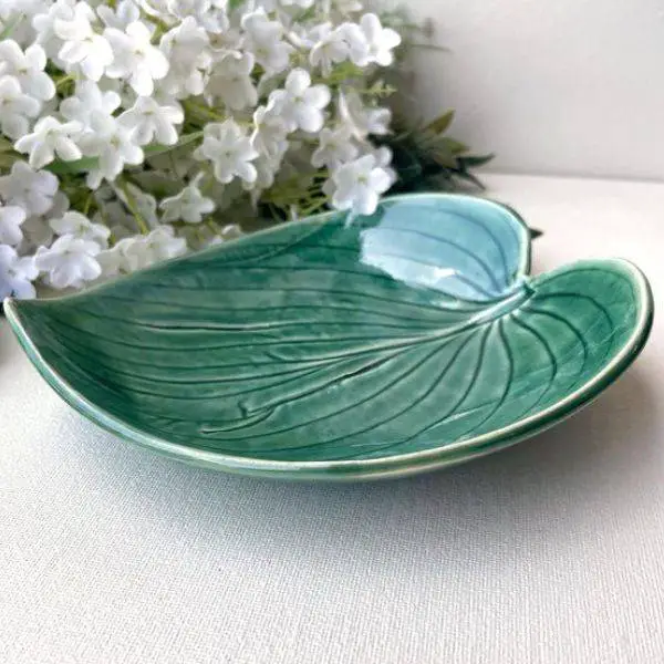 Leaf-Shaped Dishware