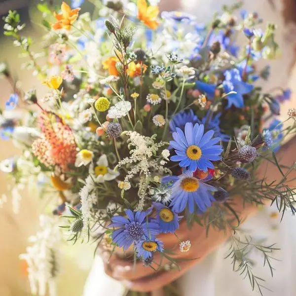  DIY Wildflower and Foliage Bouquet