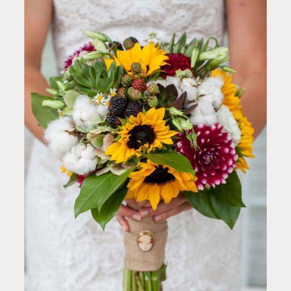  DIY Cotton and Sunflower Bouquet