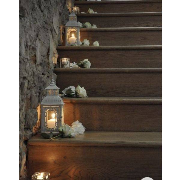  Small Lanterns on Steps